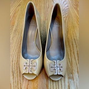 Tory Burch beige / natural wedges - size 8